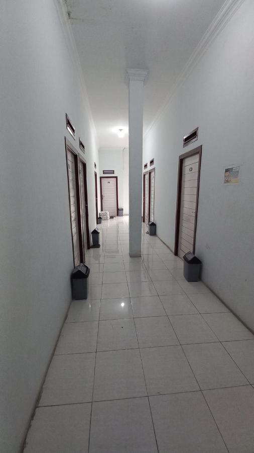 Oyo 93206 Penginapan Budi Syariah Hotel Pekanbaru Bagian luar foto